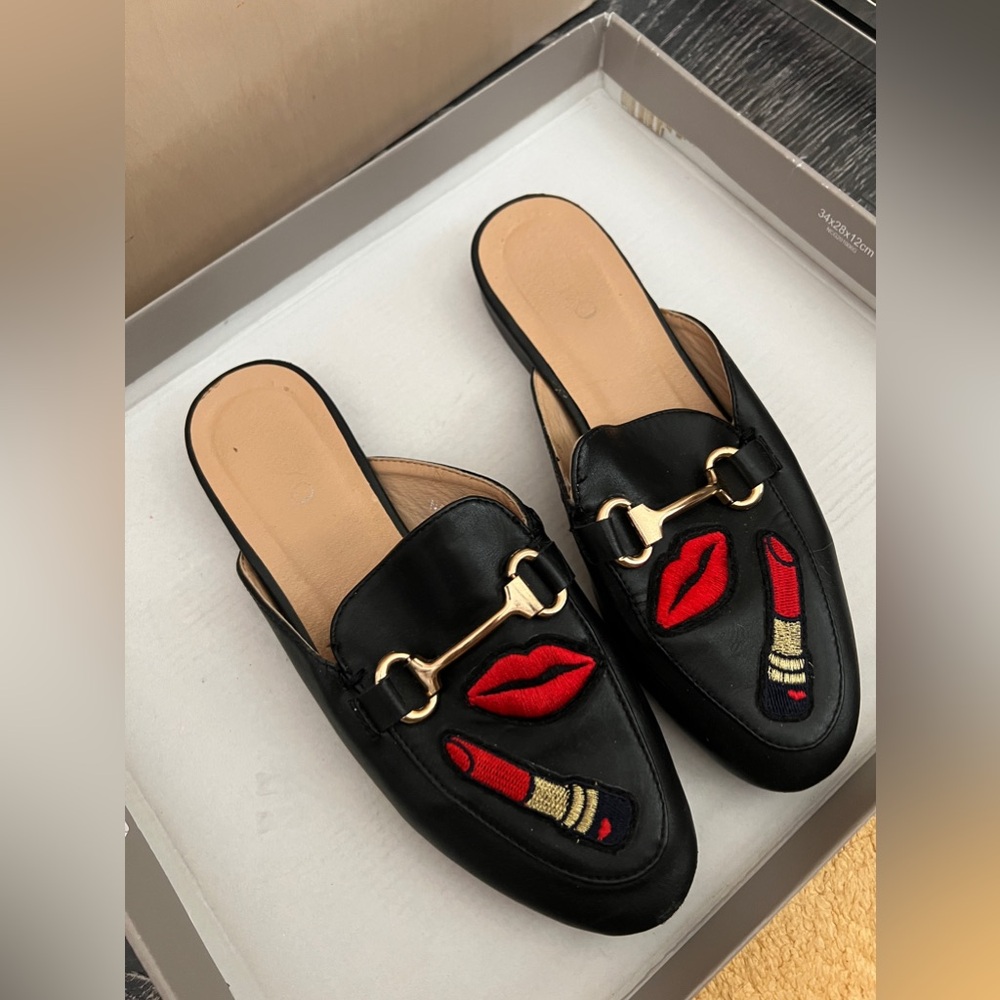 Black Loafer Slides With Patch Design - image 4
